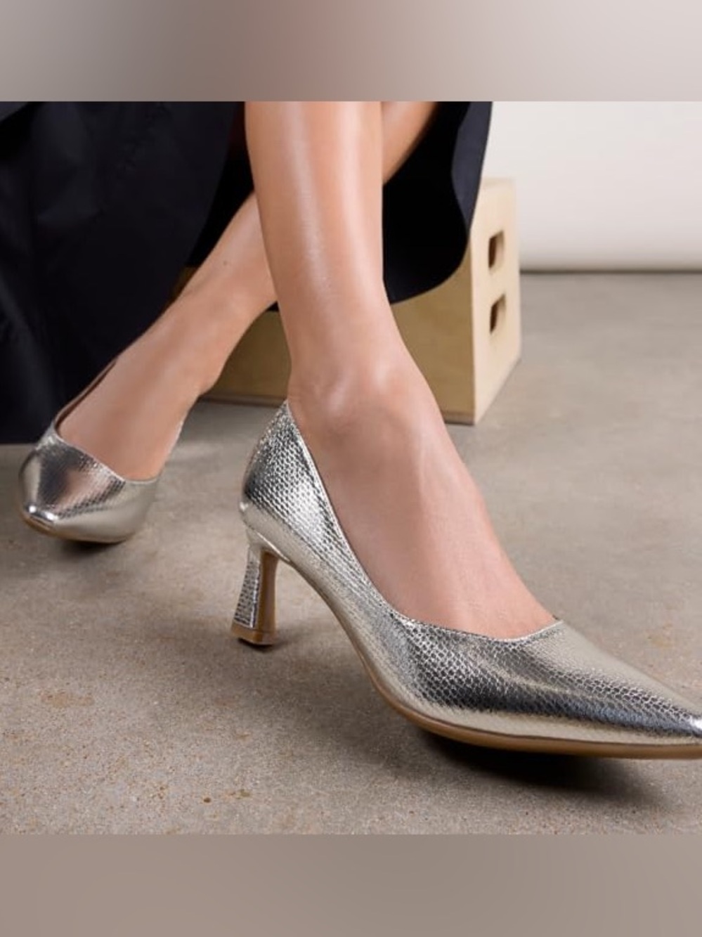Naturalizer Tylan Silver Sand Metallic Pointed-Toe Mid Heel Pumps